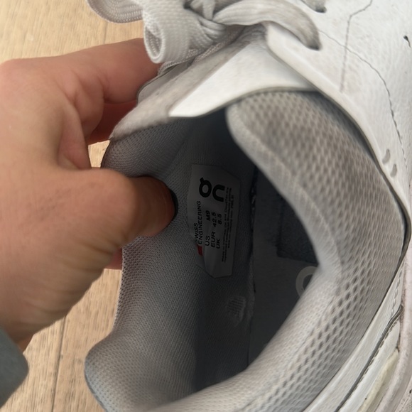 ON RUNNING ROGER men Size 9 - Picture 4 of 6